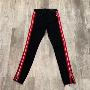 BLANK NYC BLACK SKINNY RAW EDGE ZIP DENIM!